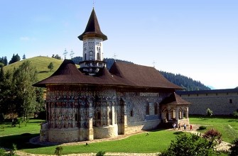 8 days for a tour of Transylvania and painted Monasteries