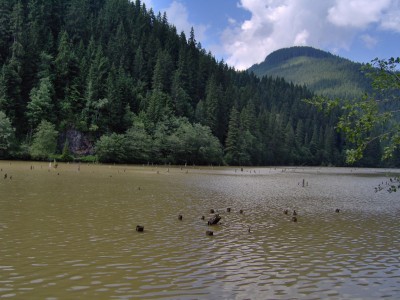 Lacul roşu - află legenda unuia dintre cele mai cunoscute lacuri din România
